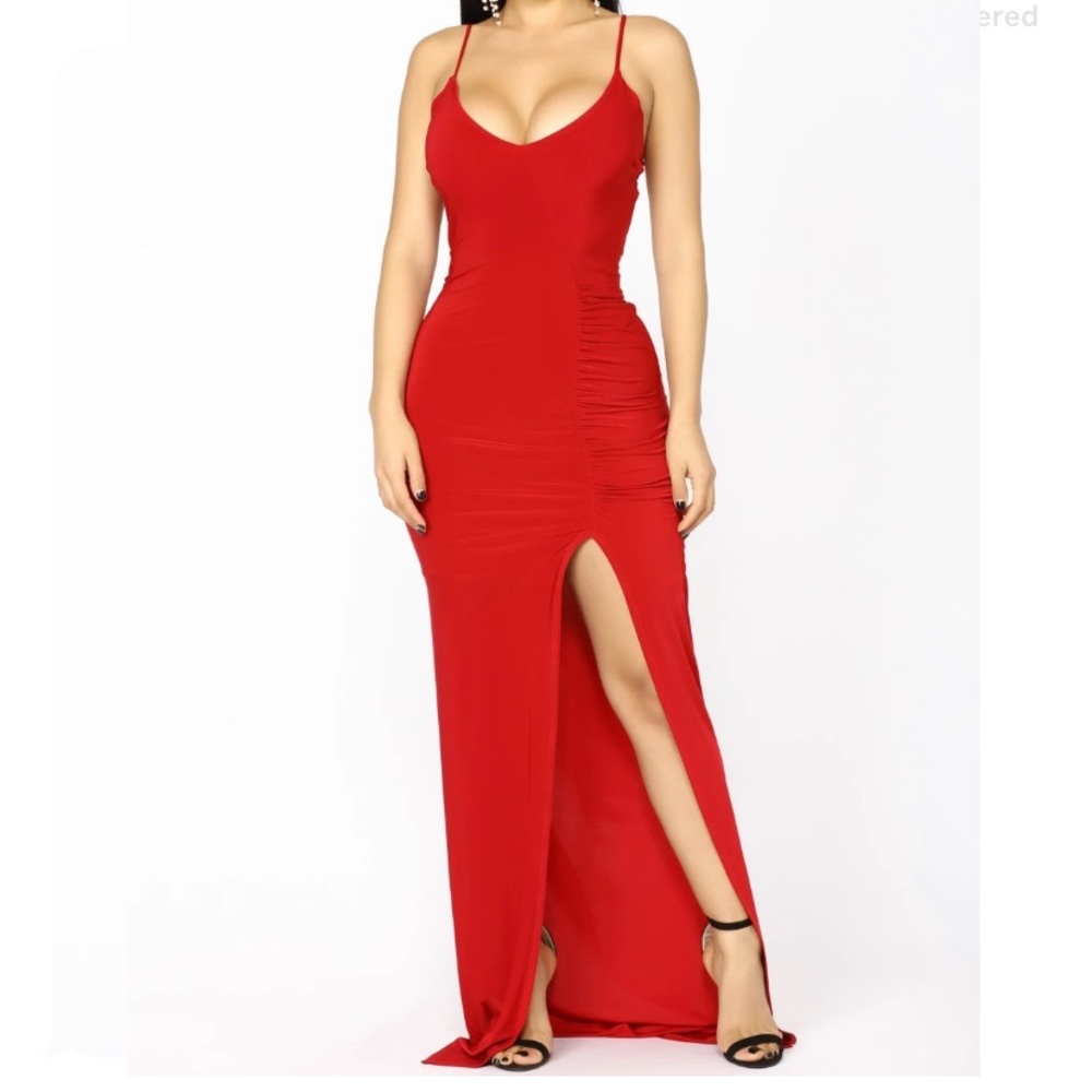 NEVER WORN FASHION NOVA MAXI DRESS WITH TAGS